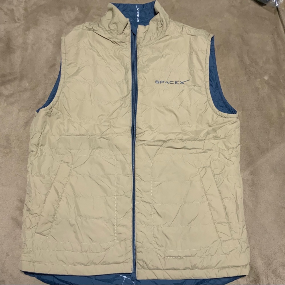 Men’s Reversible spacex vest.